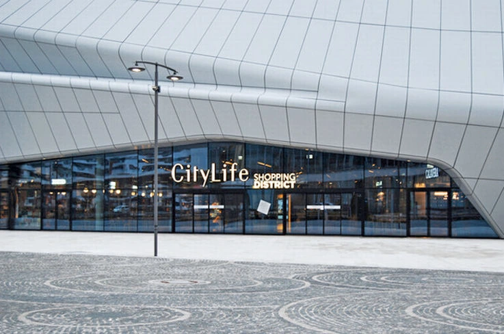 Vitrier Bruges en intervention d'urgence pour une réparation de fenêtre cassée suite à un bris de glace accidentel.