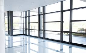 Pose de double vitrage à haut rendement Ug 1.1 par un vitrier Waremme pour une isolation thermique certifiée PEB.